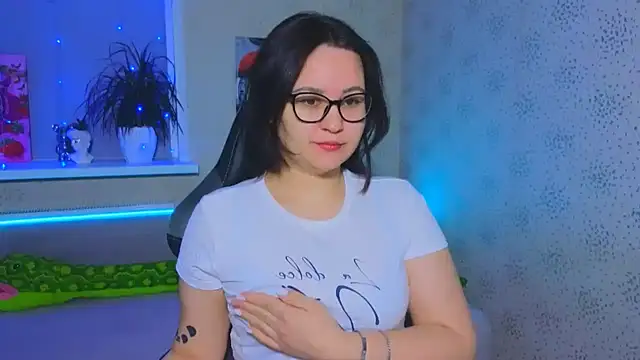 EsterLogan online show from 11/28/25, 08:36