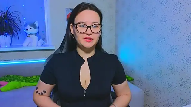 EsterLogan online show from 11/30/25, 09:43