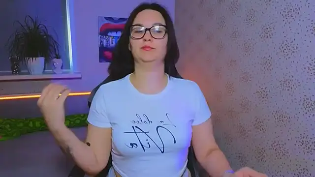 EsterLogan online show from 11/03/25, 10:19