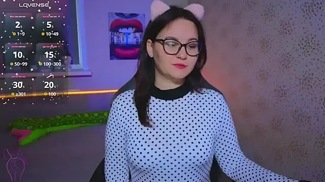 EsterLogan online show from 10/30/25, 09:51