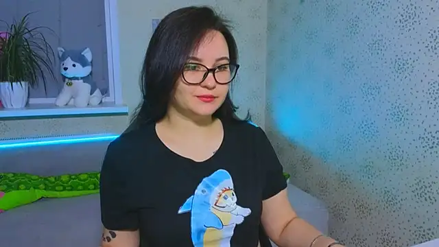 EsterLogan online show from 12/05/25, 10:25