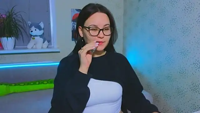 EsterLogan online show from 12/02/25, 08:05