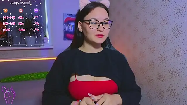 Snapshot of EsterLogan chatting on 10/01/25, 11:25 EsterLogan online show from 10/01/25, 11:25