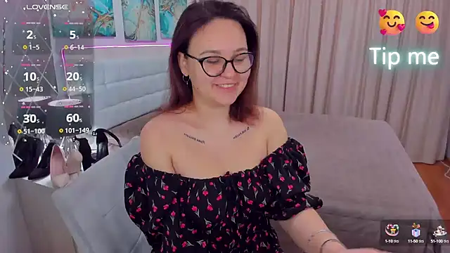 Snapshot of EsterLogan chatting on 02/01/25, 09:54 EsterLogan online show from 02/01/25, 09:54