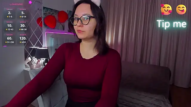 Snapshot of EsterLogan chatting on 03/02/25, 05:44 EsterLogan online show from 03/02/25, 05:44