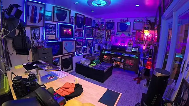 Briefs bud online show from 02/15/26, 03:40