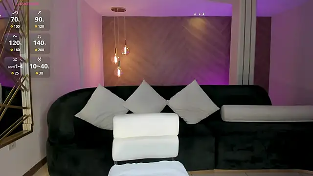 Snapshot of NiaHolland chatting on 04/10/26, 07:43 NiaHolland online show from 04/10/26, 07:43