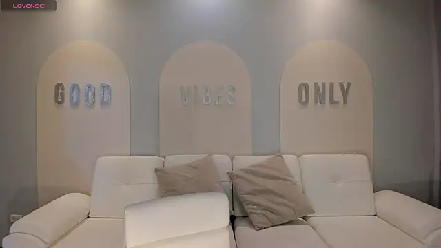 Snapshot of NiaHolland chatting on 10/12/25, 06:09 NiaHolland online show from 10/12/25, 06:09