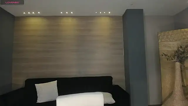 NiaHolland online show from 02/24/26, 05:36