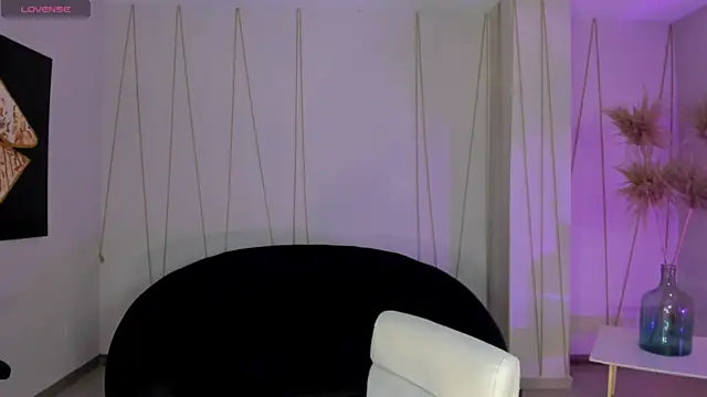 NiaHolland online show from 01/18/26, 05:38