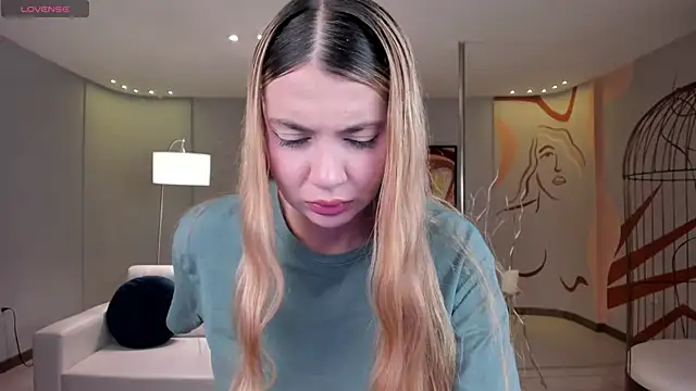Snapshot of NiaHolland chatting on 05/05/26, 07:17 NiaHolland online show from 05/05/26, 07:17