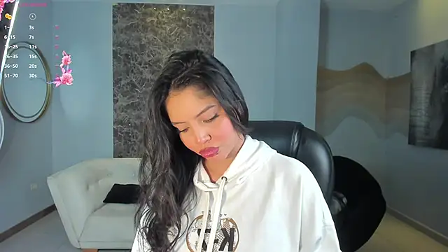 NinaMichelle online show from 06/05/26, 10:43
