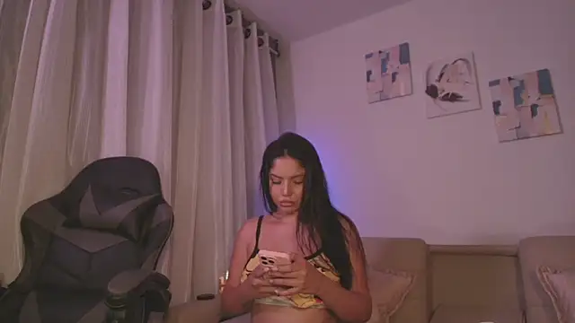 NinaMichelle online show from 03/11/25, 04:19