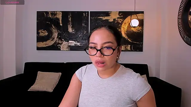 Snapshot of MollyJones_ chatting on 07/14/26, 07:31 MollyJones online show from 07/14/26, 07:31