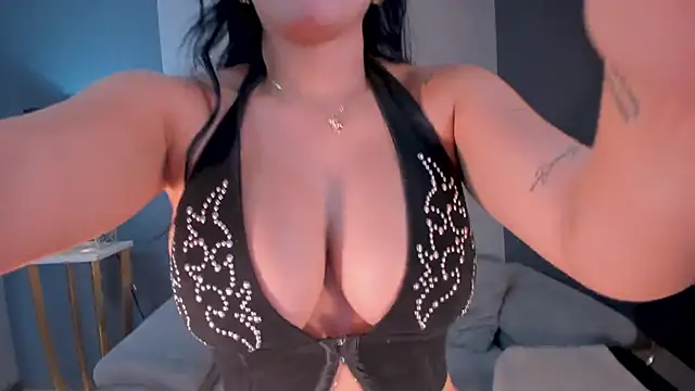 Snapshot of MollyJones_ chatting on 06/11/26, 12:32 MollyJones online show from 06/11/26, 12:32