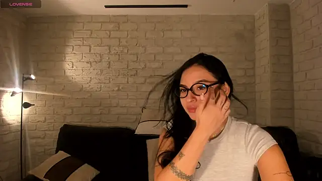 Snapshot of MollyJones_ chatting on 06/13/26, 11:08 MollyJones online show from 06/13/26, 11:08