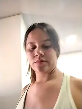 Snapshot of sweet_lucia chatting on 10/24/25, 12:37 sweet lucia online show from 10/24/25, 12:37