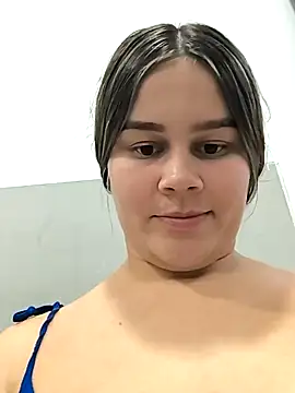 Snapshot of sweet_lucia chatting on 01/17/25, 01:04 sweet lucia online show from 01/17/25, 01:04