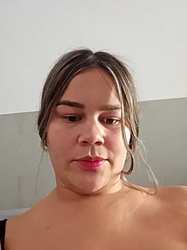 Snapshot of sweet_lucia chatting on 01/14/25, 03:15 sweet lucia online show from 01/14/25, 03:15