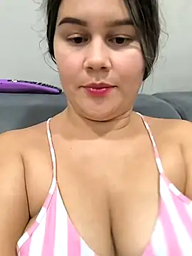 Snapshot of sweet_lucia chatting on 01/19/25, 12:49 sweet lucia online show from 01/19/25, 12:49