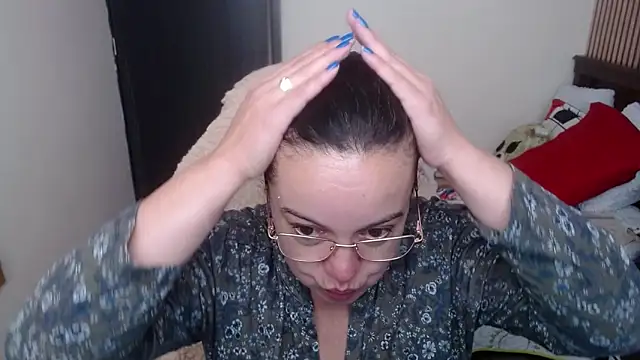 Sonialorens  online show from 01/12/26, 02:35