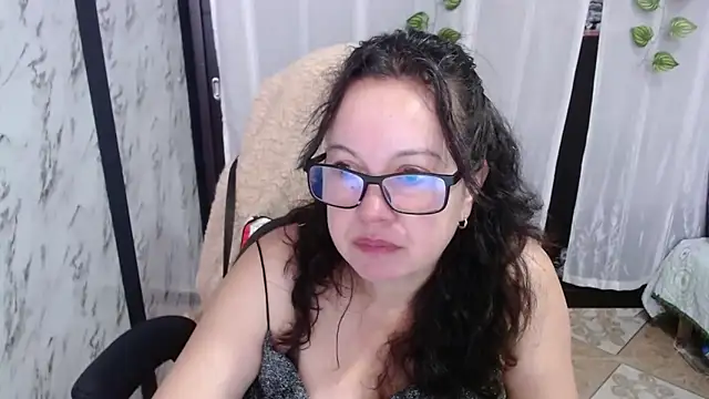 Snapshot of Sonialorens_ chatting on 02/20/25, 02:13 Sonialorens online show from 02/20/25, 02:13