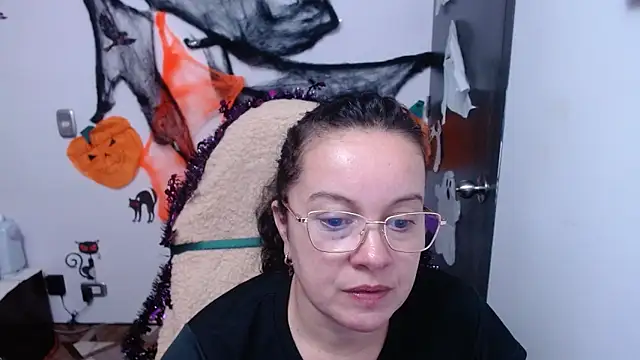 Sonialorens  online show from 10/30/25, 04:59