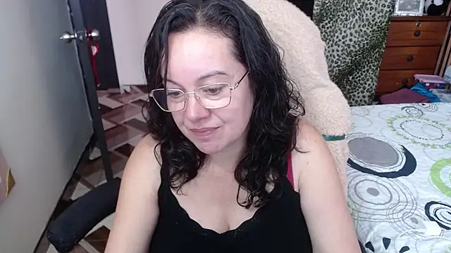 Sonialorens  online show from 12/16/25, 02:43