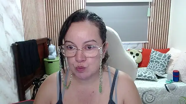 Sonialorens  online show from 05/12/26, 04:02