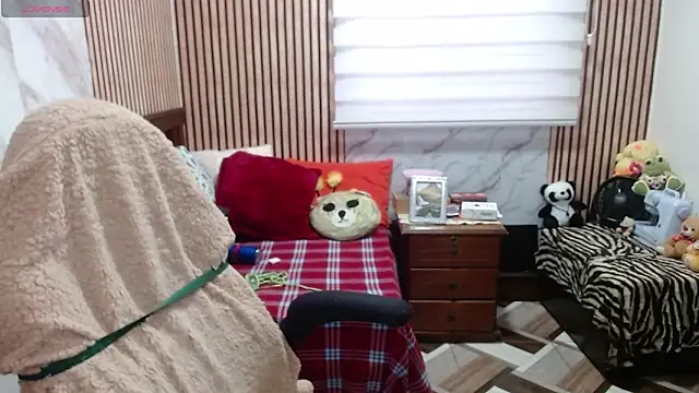 Sonialorens  online show from 04/16/26, 11:07