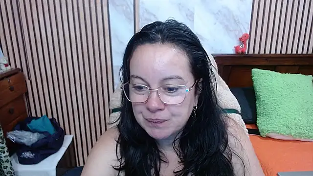 Snapshot of Sonialorens_ chatting on 10/15/25, 10:40 Sonialorens online show from 10/15/25, 10:40