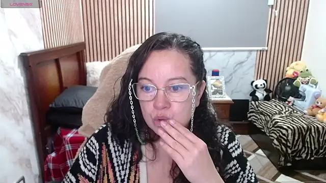 Sonialorens  online show from 04/15/26, 08:09