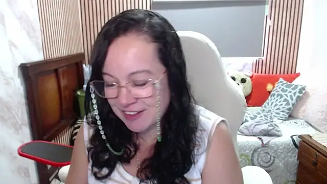 Sonialorens  online show from 05/07/26, 03:04