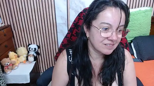 Snapshot of Sonialorens_ chatting on 10/04/25, 08:43 Sonialorens online show from 10/04/25, 08:43