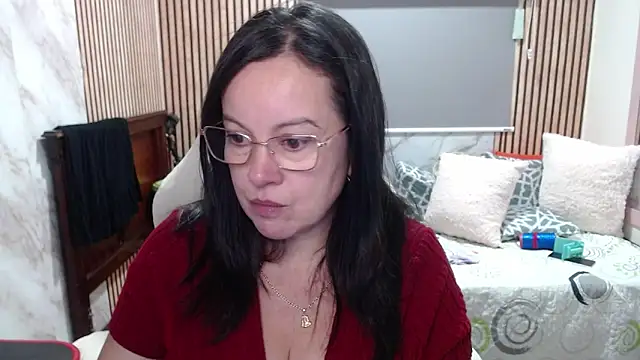 Sonialorens  online show from 05/15/26, 05:33