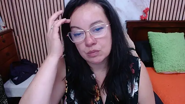 Snapshot of Sonialorens_ chatting on 10/17/25, 09:49 Sonialorens online show from 10/17/25, 09:49