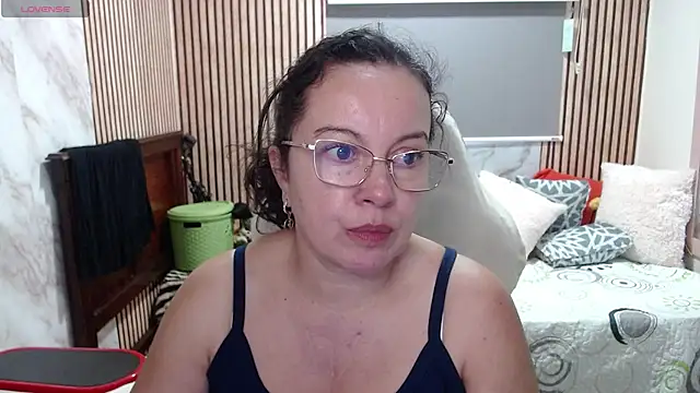 Sonialorens  online show from 05/18/26, 09:52