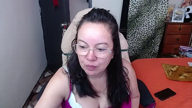 Sonialorens  online show from 11/30/25, 12:28