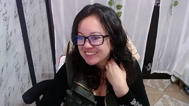 Snapshot of Sonialorens_ chatting on 03/05/25, 12:44 Sonialorens online show from 03/05/25, 12:44
