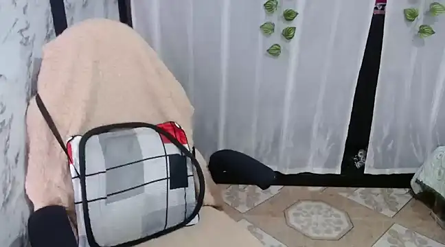 Snapshot of Sonialorens_ chatting on 02/22/25, 02:19 Sonialorens online show from 02/22/25, 02:19