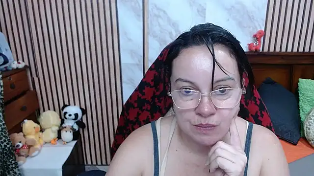 Snapshot of Sonialorens_ chatting on 10/06/25, 10:54 Sonialorens online show from 10/06/25, 10:54