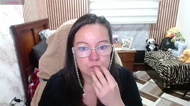 Sonialorens  online show from 04/17/26, 09:39
