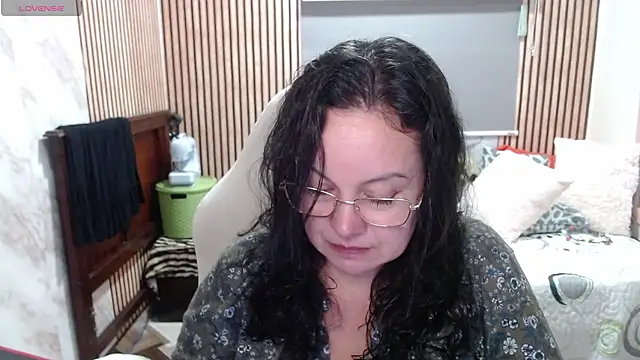 Sonialorens  online show from 05/21/26, 04:04