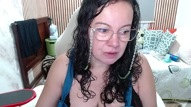 Sonialorens  online show from 05/13/26, 02:35