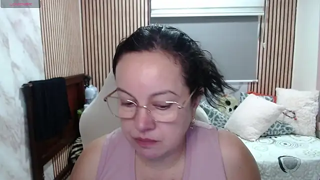 Sonialorens  online show from 05/20/26, 04:04