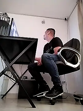 Snapshot of starplss chatting on 10/11/25, 09:27 starplss online show from 10/11/25, 09:27