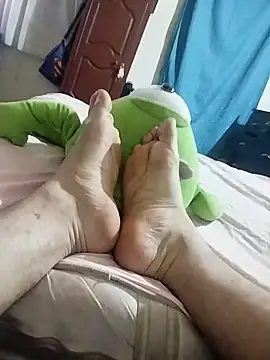 Snapshot of starplss chatting on 10/28/25, 02:45 starplss online show from 10/28/25, 02:45