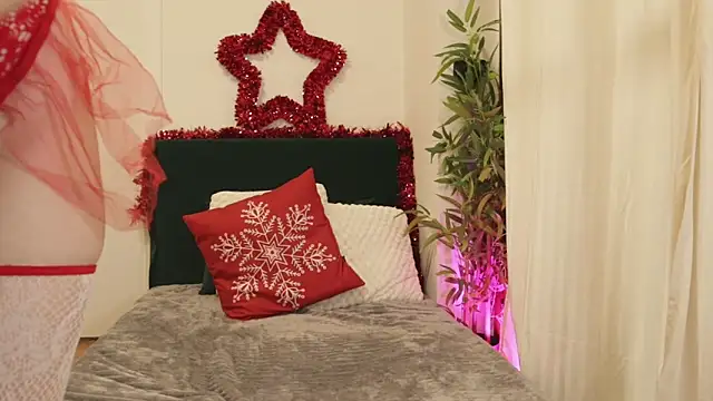 Luna Riva online show from 12/16/25, 09:57