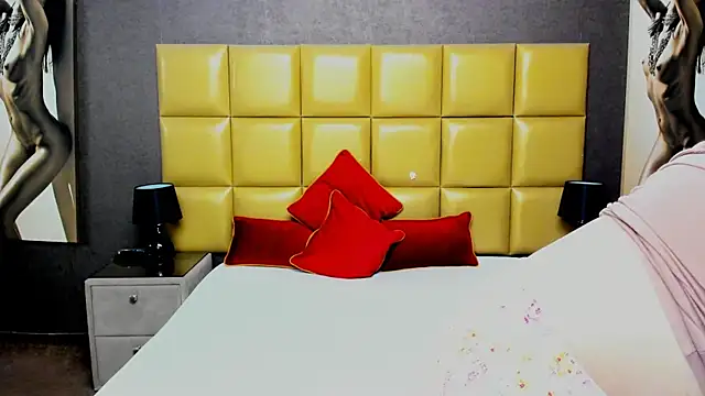 KiraLeila online show from 04/28/26, 04:55