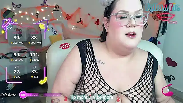 Snapshot of GiannaMorrys chatting on 10/18/25, 02:35 GiannaMorrys online show from 10/18/25, 02:35